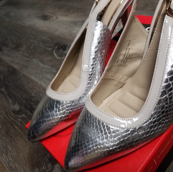 🏷Rialto Mateo Silver Heels - Picture 5 of 6